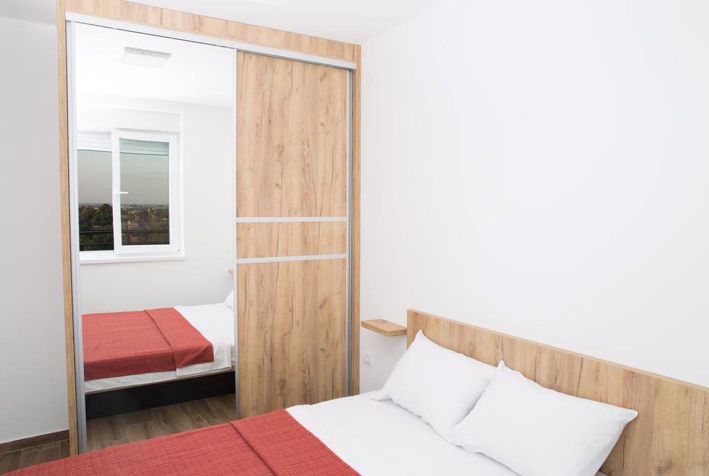 Apartment Koral Ruma Exterior photo